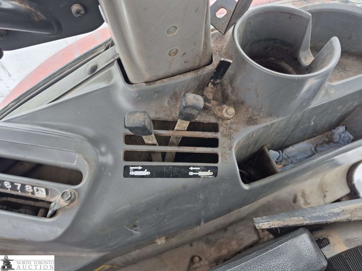 2010-kubota-l5250-d-tractor-image-31