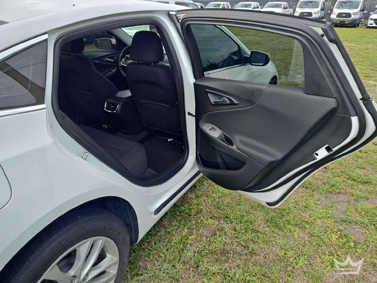 2017-chevrolet-malibu-sedan-image-27