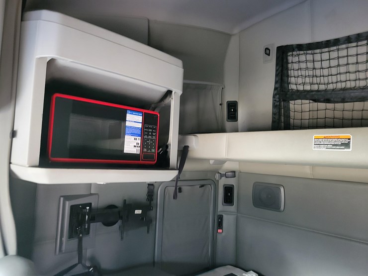 2020-kenworth-t680-image-30