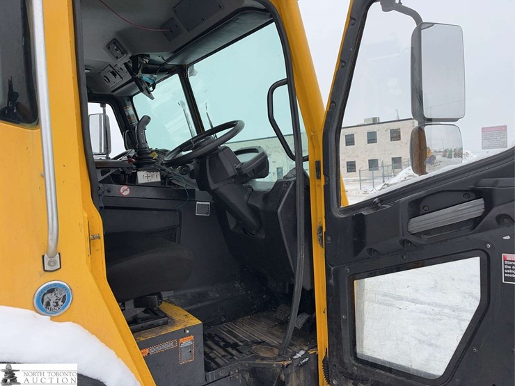 2018-mack-lr633-t/a-refuse-truck-image-32