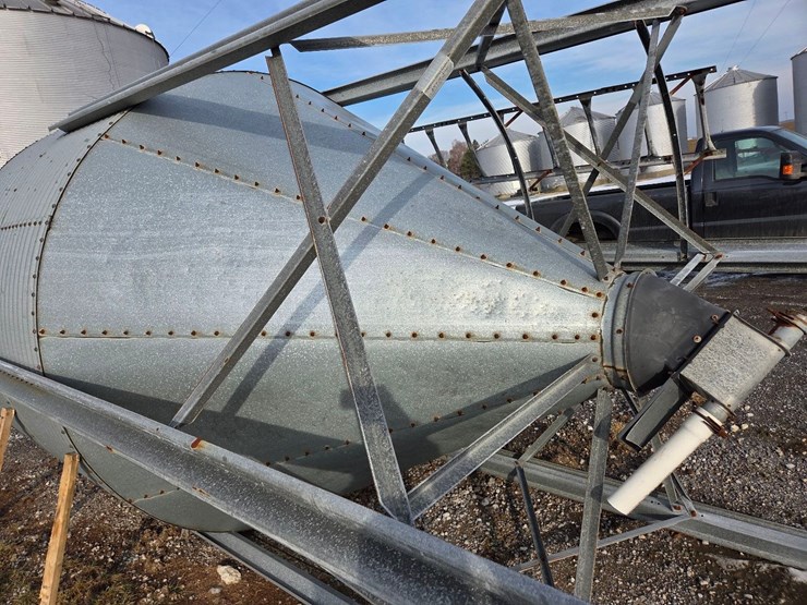 9-ton-hog-slat-feed-bin-image-6