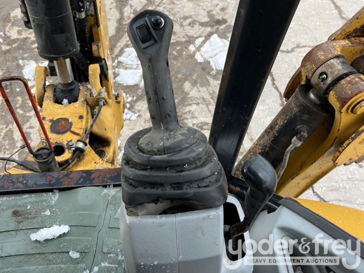 2011-caterpillar-420e-image-40