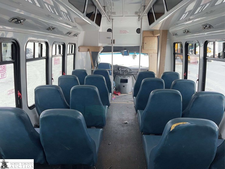 2005-ford-e-series-s/a-24-passenger-bus-image-35