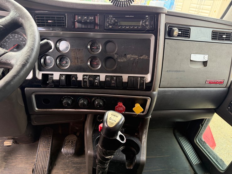 2007-kenworth-t600-image-10