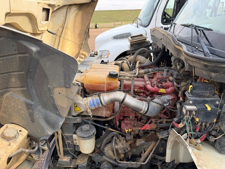 2018-international-durastar-4400-image-17