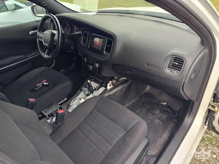 2017-dodge-charger-sedan-image-16