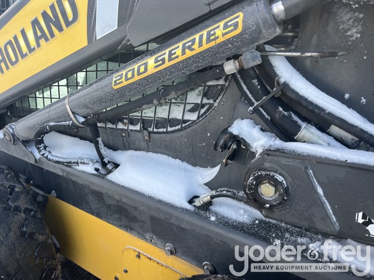 2017-new-holland-l234-image-16