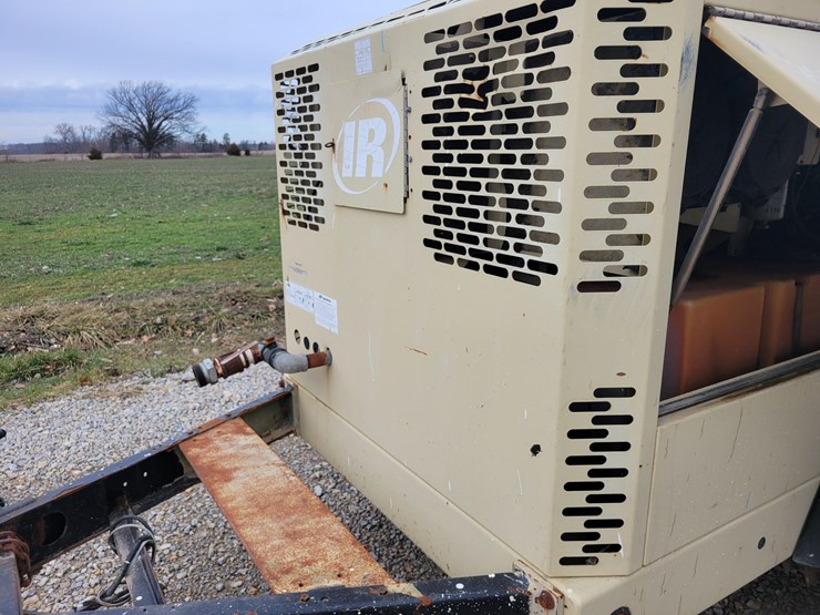 2004-ingersoll-rand-xp375-image-2