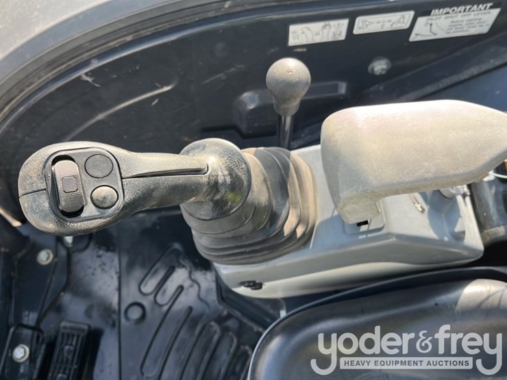 2021-deere-26g-image-31