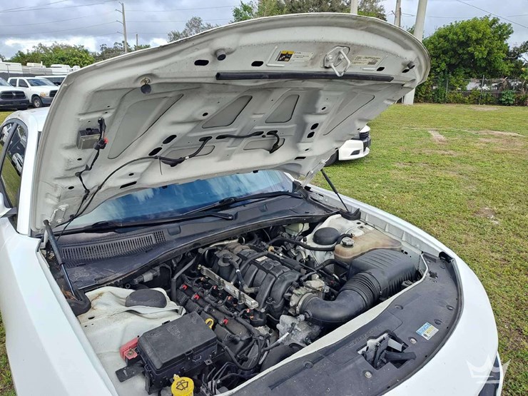 2017-dodge-charger-sedan-image-35