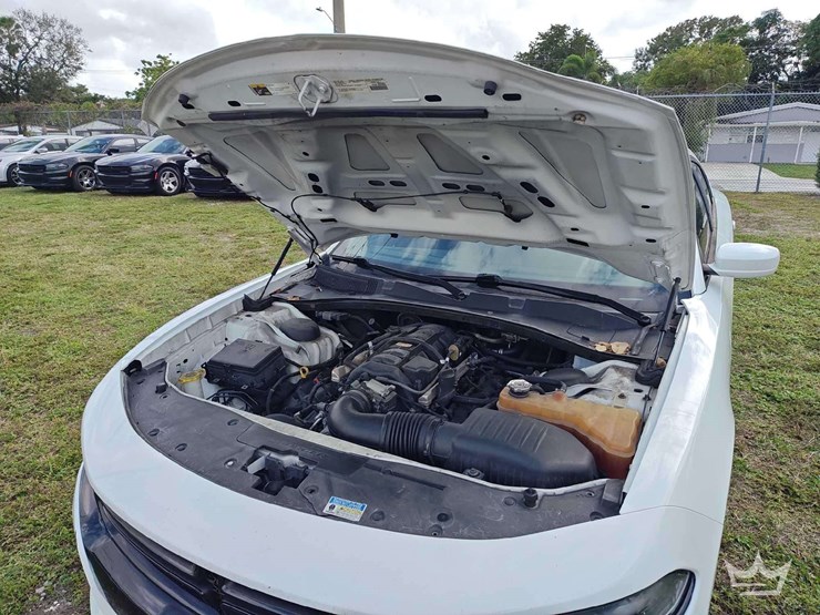 2017-dodge-charger-sedan-image-30