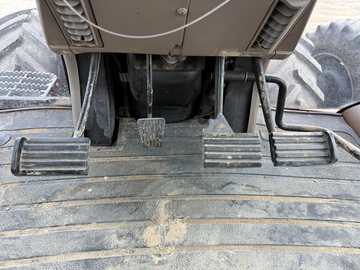 2015-case-ih-340-image-58