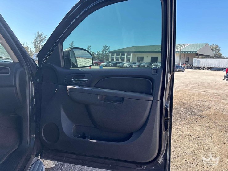 2010-chevrolet-tahoe-image-18