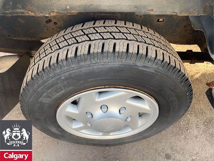 2011-ford-cargo-image-12