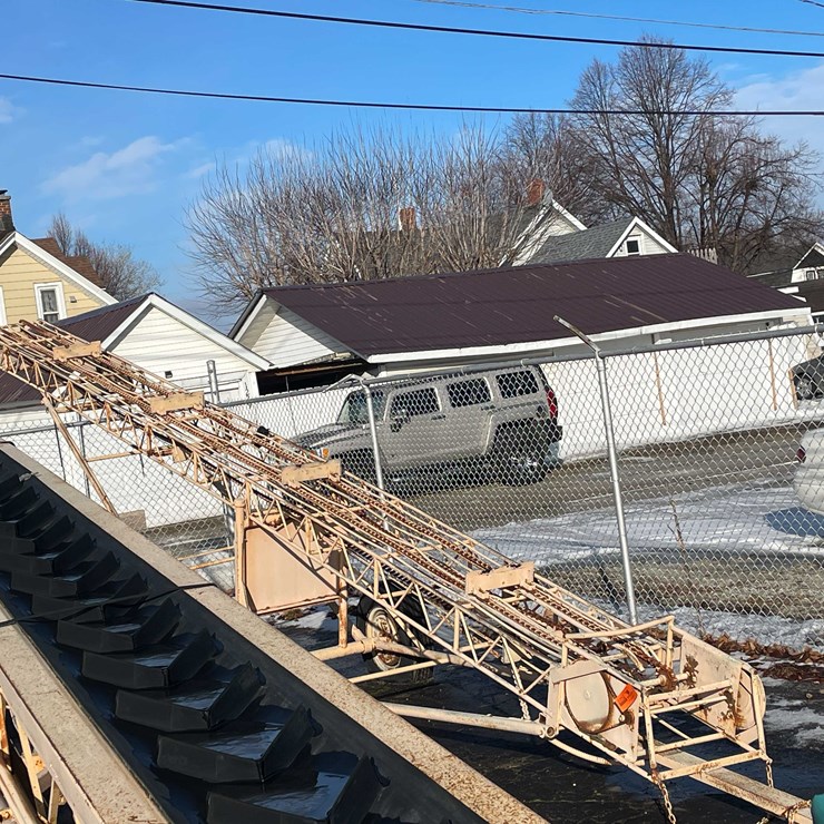 #2252 • Portable Conveyer Lift