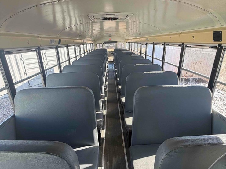 2011-international-school-bus-image-11