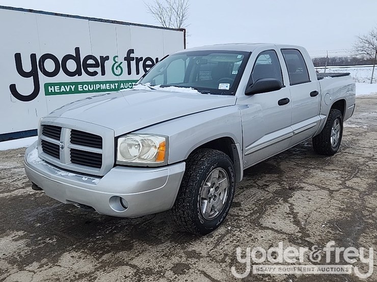 2011-dodge-dakota-image-1