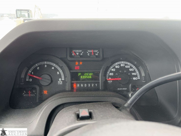 2009-ford-e-series-s/a-24-passenger-bus-image-18