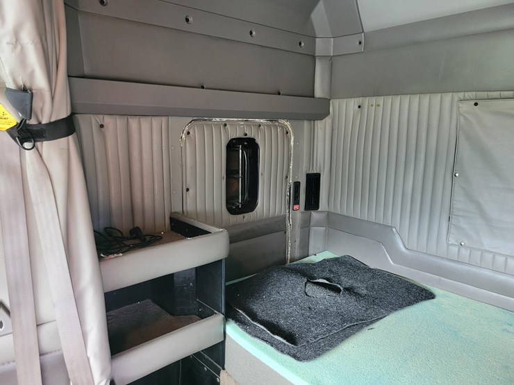 2012-kenworth-w900l-image-43