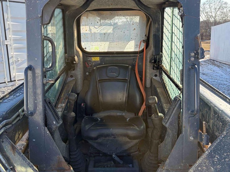 2017-deere-323e-image-10