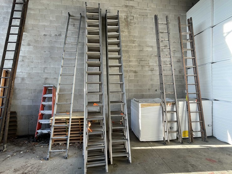 #2778-•-aluminum-extension-ladder-image-1
