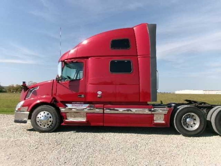 2014-volvo-vnl64t780-image-9