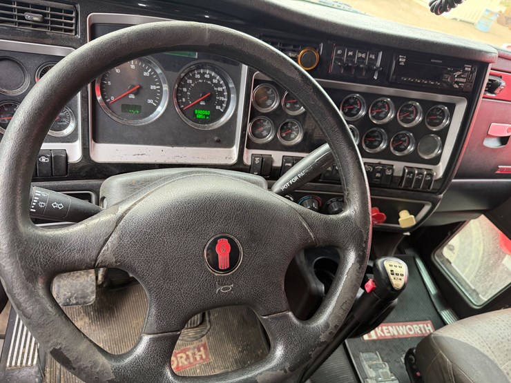 2014-kenworth-t660-image-9