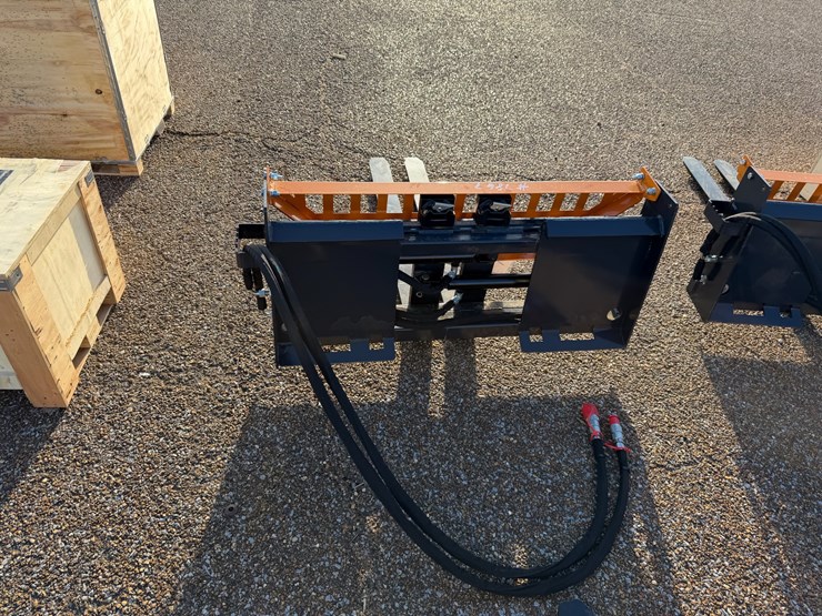 #7867-•-skid-steer-hydraulic-pallet-forks-image-4