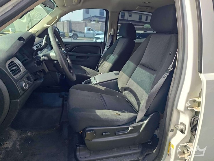 2012-chevrolet-tahoe-image-35