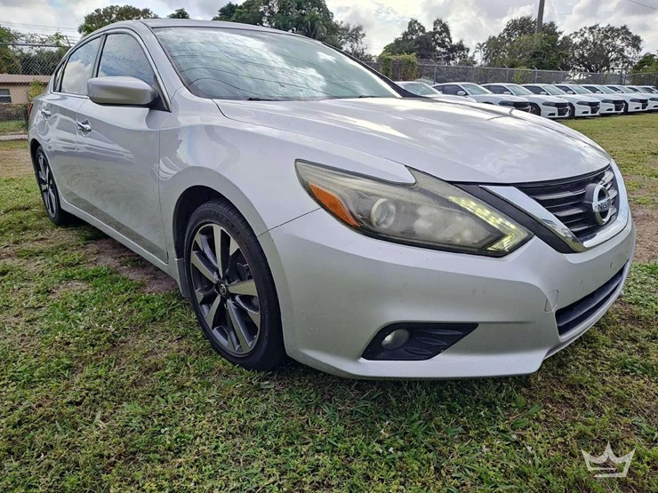 2017-nissan-altima-sedan-image-2