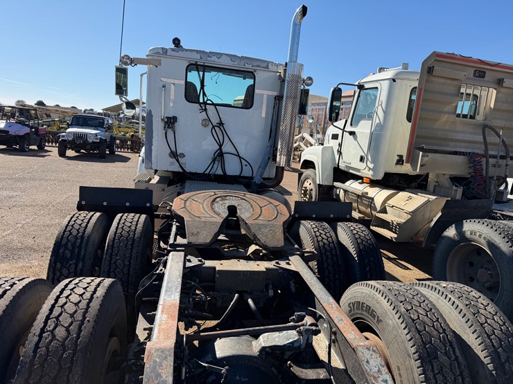 2001-international-9400-image-6