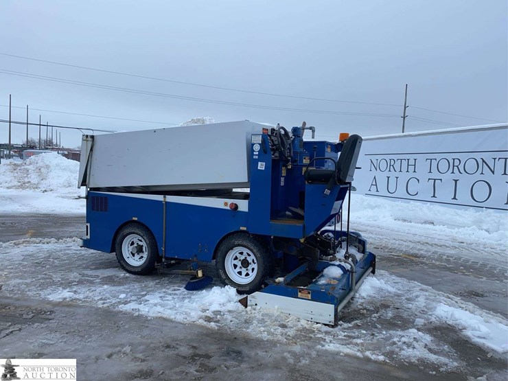 2010-zamboni-445-image-3