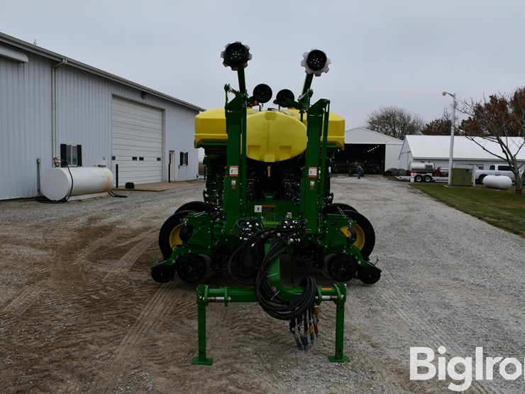 2023-john-deere-1775nt-image-2