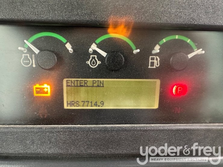 2016-deere-700k-lgp-image-23