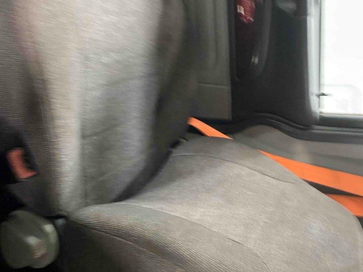 2014-peterbilt-365-image-63