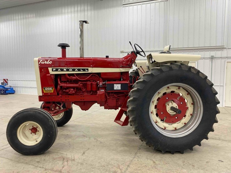farmall-1206-open-station-restored-image-7