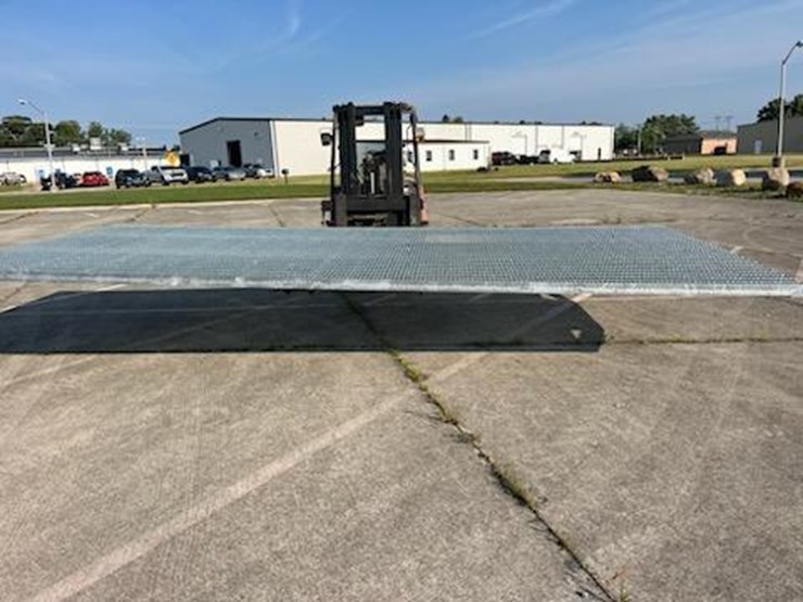 galvanized-steel-hay-rack-w/mesh-floor-image-1