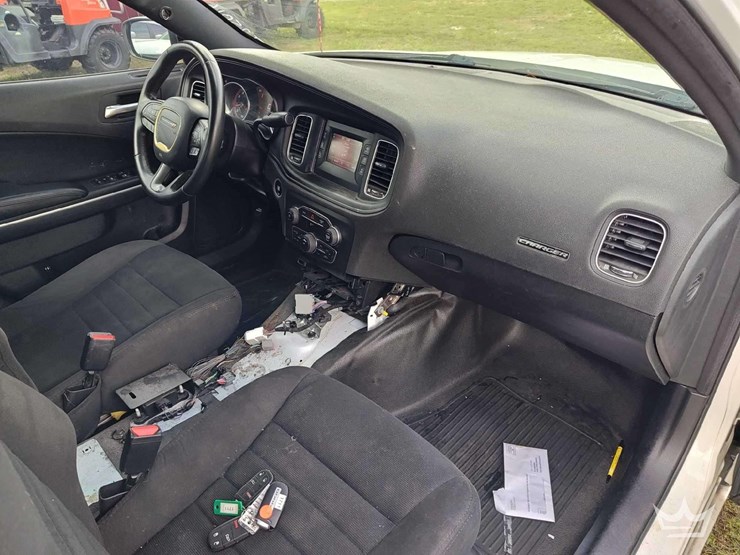 2017-dodge-charger-sedan-image-29