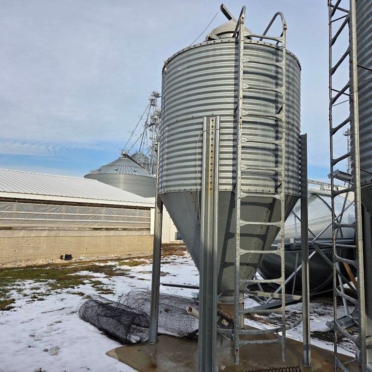 4 ton Hog Slat feed bin #27