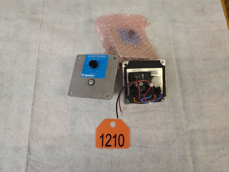 (3)-munters-7-amp-240-volt-ssc-select-speed-controllers---tag-#1210-image-1