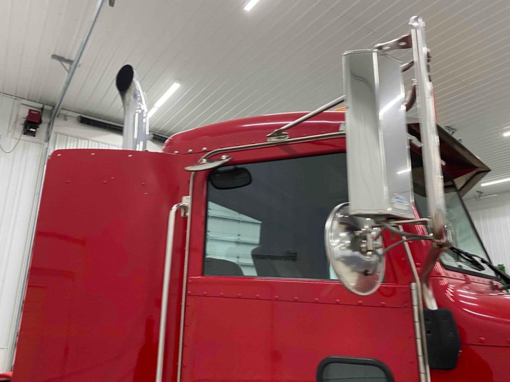 2014-peterbilt-365-image-14