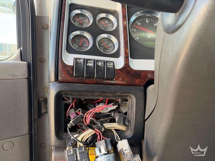 2012-kenworth-t800-image-17