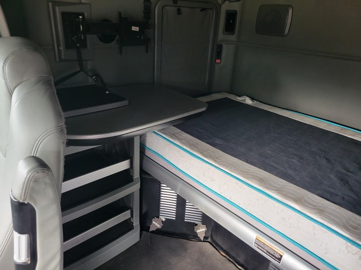 2020-kenworth-t680-image-29