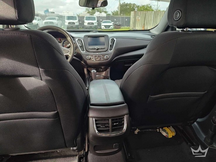 2017-chevrolet-malibu-sedan-image-10