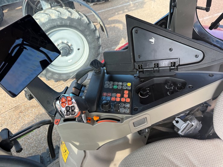 case-ih-145-image-46