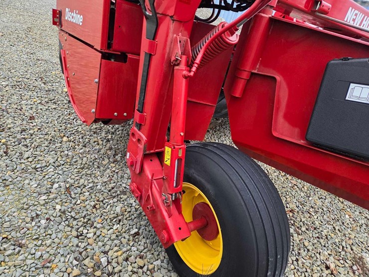 2020-new-holland-210-image-17