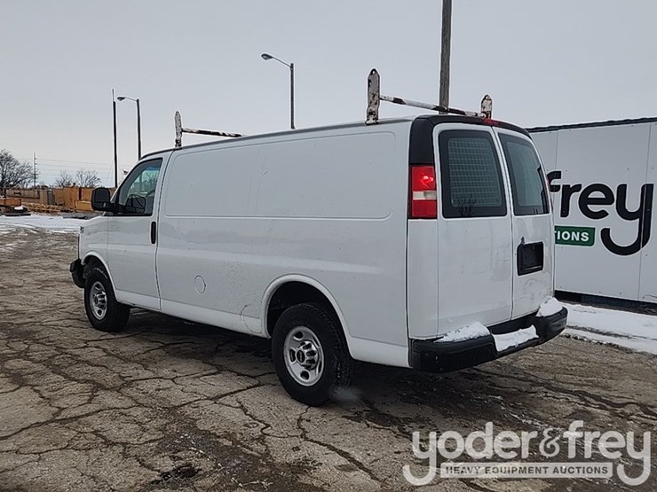 2011-gmc-savana-g2500-image-4