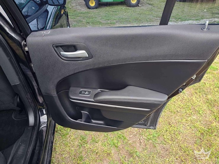 2018-dodge-charger-sedan-image-31