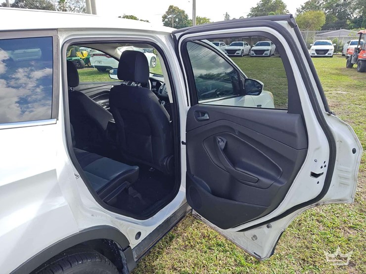 2015-ford-escape-image-34