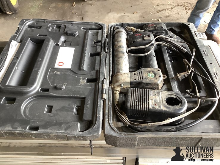 john-deere-grease-gun-image-4